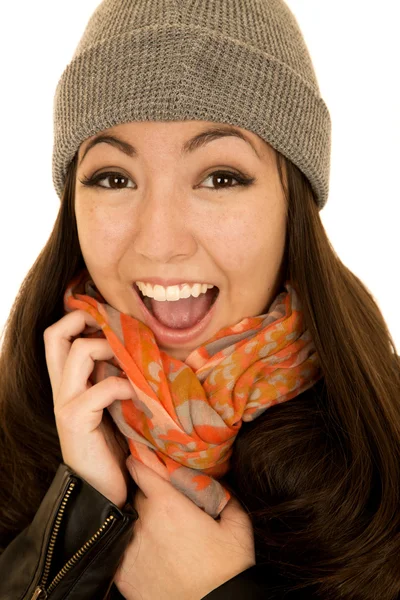 Joyful Asyalı Amerikalı genç kadın modeli bere takan heyecanlı — Stok fotoğraf