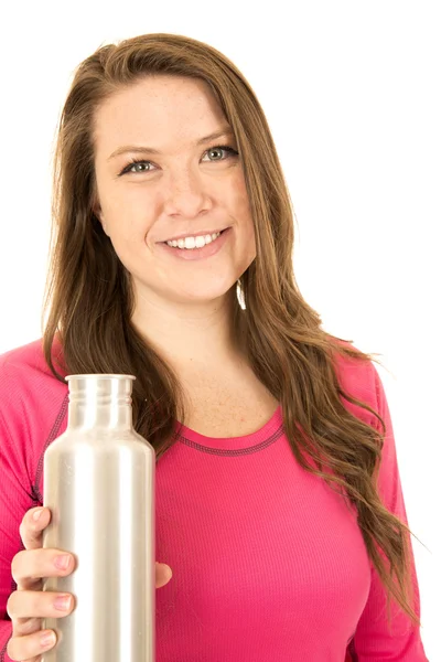 Cute smiling female holding a stainless steel water bottle — 图库照片