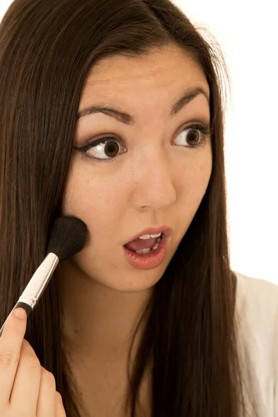 Asian Ameican teen girl applying blush on her cheeks — Stock Photo, Image