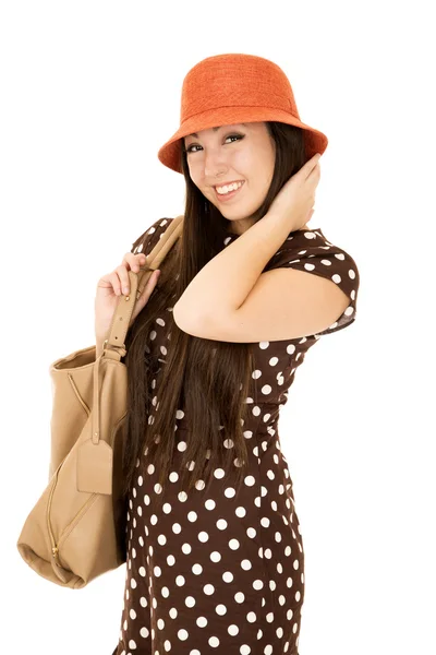 Sonriente asiático americano adolescente chica usando marrón vestido de lunares — Foto de Stock