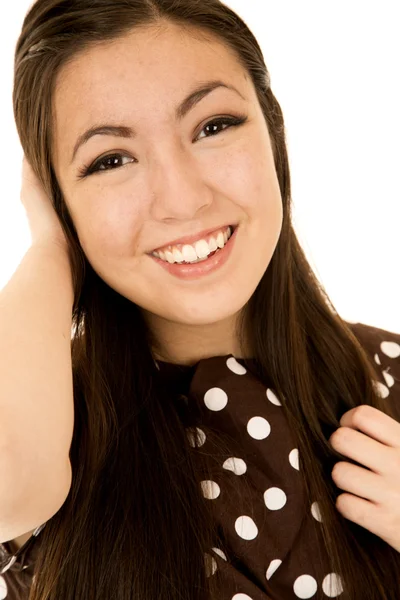 Leende asiatisk amerikansk tonåring tjej tittar på kameran — Stockfoto