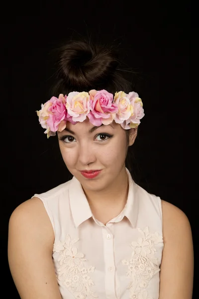 Shy female model wearing a pink floral crown — Stock Photo, Image