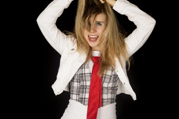 Louco excitado modelo feminino com a língua para fora puxando o cabelo para cima — Fotografia de Stock