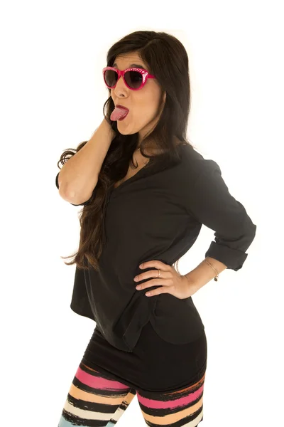 Confident woman wearing sunglasses and colorful leggings stickin — Stock Photo, Image