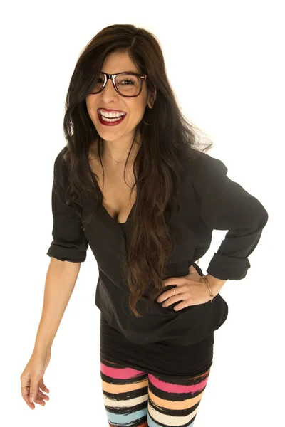 Směje se temné complected žena nosí barevné legíny standin — Stock fotografie