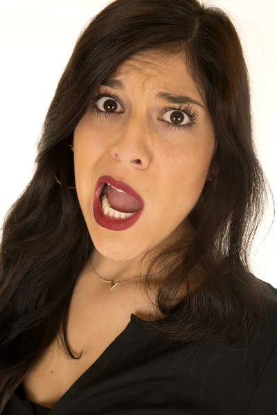 Aantrekkelijke vrouw met gek uitdrukking haar grote mond openen — Stockfoto