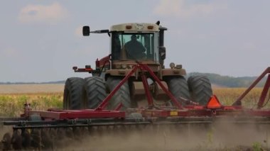Disk ekicilerle mekanize tarla