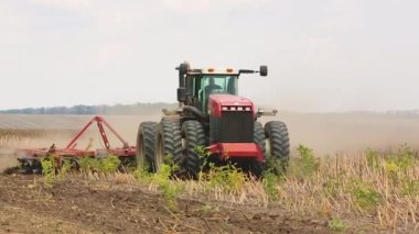 Disk ekicilerle mekanize tarla