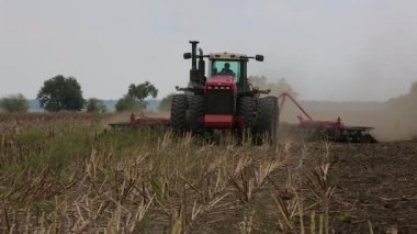 Disk ekicilerle mekanize tarla