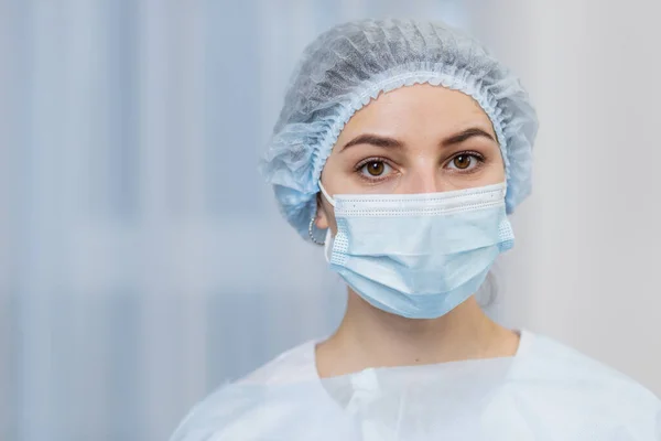 Retrato Médico Femenino Con Traje Azul Protector Una Máscara Médica — Foto de Stock