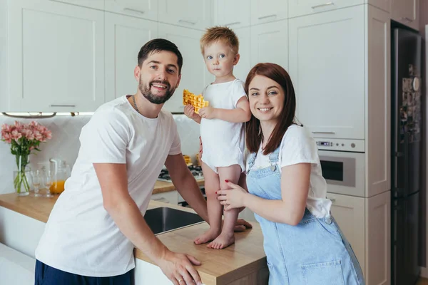 Happy Family His Kitchen Father Mother Little Son Breakfast Happy — Stock Photo, Image