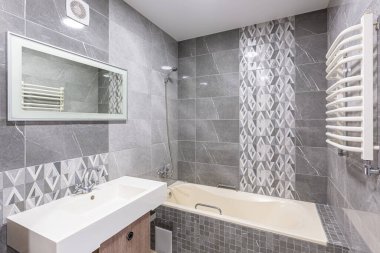 İç mekan fotoğrafçılığı, modern güzel fayanslı banyo.