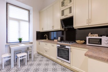 İç fotoğrafçılık, bej mutfak, modern tarz, gerçek daire.