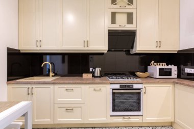 İç fotoğrafçılık, bej mutfak, modern tarz, gerçek daire.