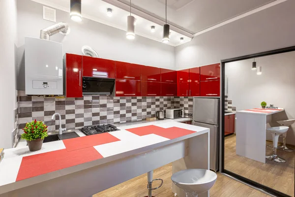Interno Della Cucina Rosso Stile Loft Moderno Appartamento Reale — Foto Stock