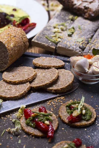 İtalyan kanepeler üzerinde rustik arka plan belirleme