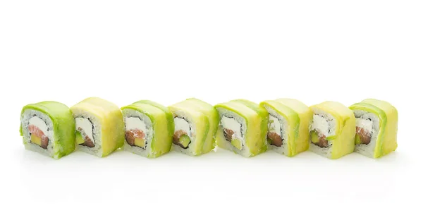 Rolo de sushi abacate isolado sobre fundo branco — Fotografia de Stock