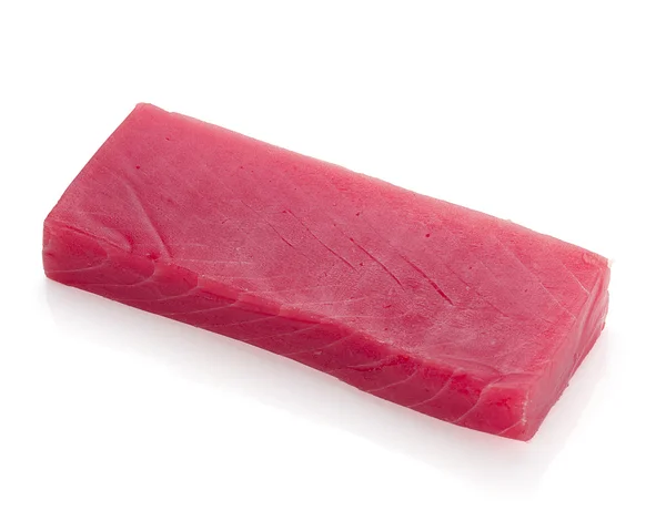 Filé de atum isolado sobre fundo branco — Fotografia de Stock