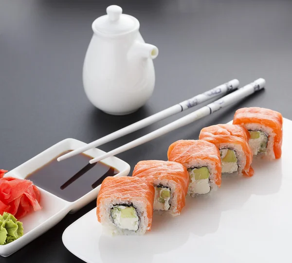 日本料理。用新鲜的食材寿司. — 图库照片