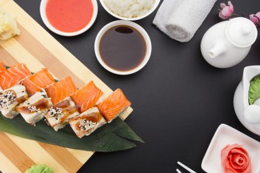 Japon mutfağı. Suşi taze malzemelerle.