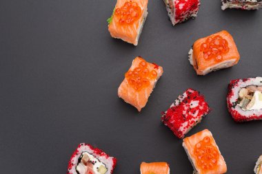 Japon mutfağı. Soya soslu beyaz tabakta ahtapot