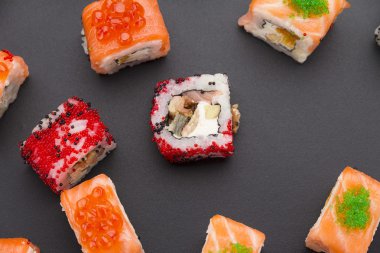 Japon mutfağı. Soya soslu beyaz tabakta ahtapot