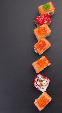 Japon mutfağı. Soya soslu beyaz tabakta ahtapot