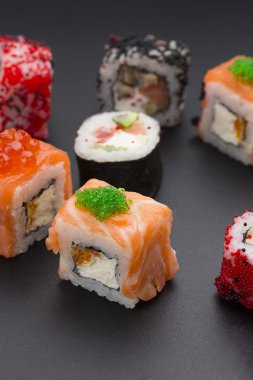 Japon mutfağı. Soya soslu beyaz tabakta ahtapot