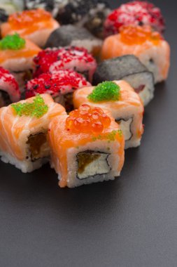 Japon mutfağı. Soya soslu beyaz tabakta ahtapot