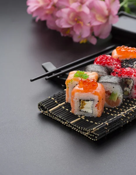 Cocina japonesa. Sushi. . — Foto de Stock