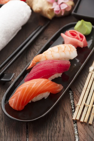 Dania kuchni japońskiej. Sushi — Zdjęcie stockowe