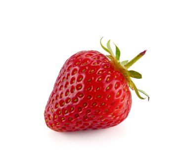 Beyaz arkaplanda kırmızı çilek izole edilmiş.