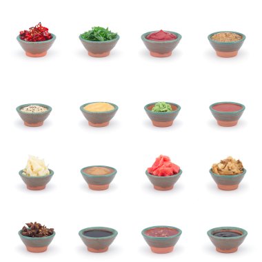 Kil sos-tekne beyaz arka plan üzerinde izole içinde farklı sos (soya, biber, wasabi, zencefil, ketçap, hardal)