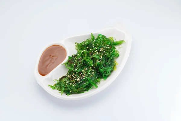 Salade Hiyashi Wakame Chuka ou salade d'algues avec sauce aux noix — Photo