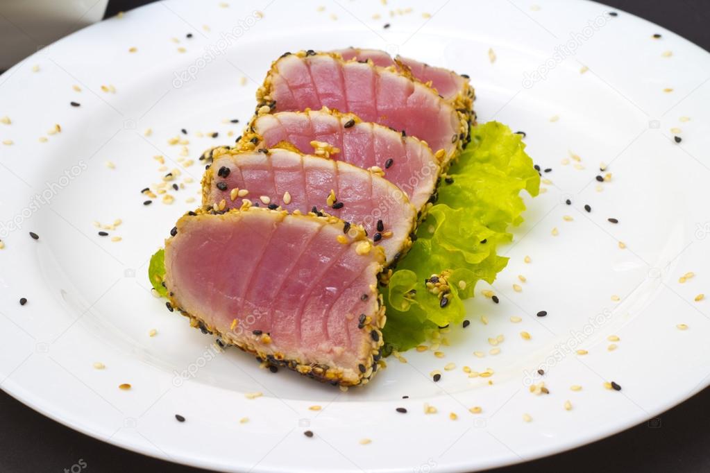 Tuna fillet with sesame