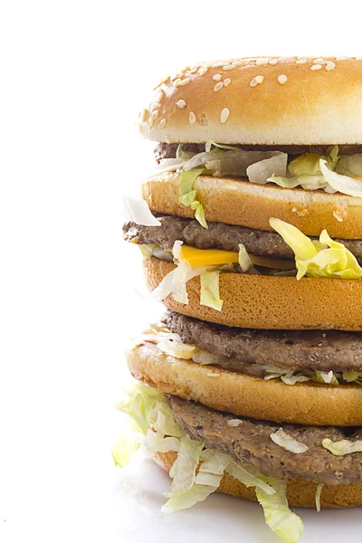 Hambúrguer saboroso grande no fundo branco — Fotografia de Stock