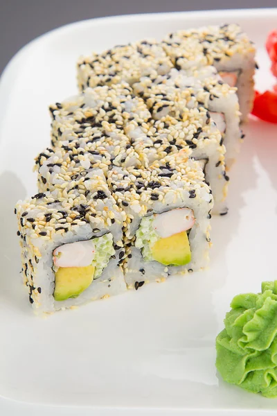 Japanese cuisine. Tasty sushi set. — Stock Photo, Image