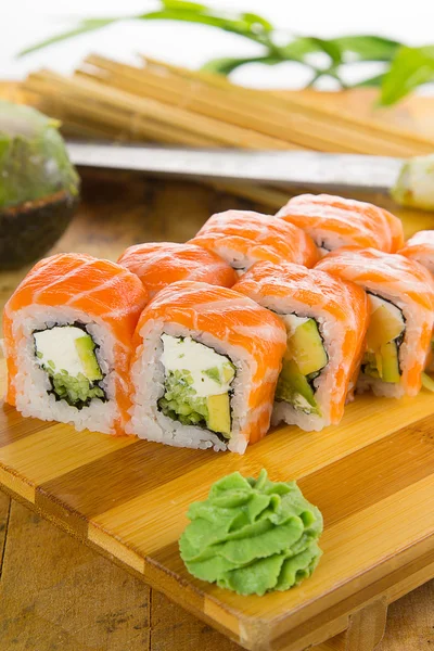 Japanische Küche. Leckeres Sushi-Set. — Stockfoto