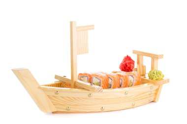 Japon lezzetli suşi bir ahşap gemi ayarla.