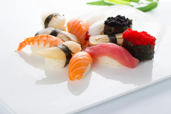 Japansk välsmakande sushi set — Stockfoto