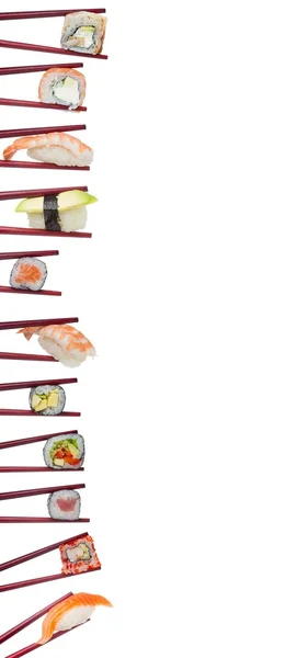 Sushi in Essstäbchen isoliert auf weißem Hintergrund — Stockfoto