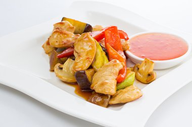 Et sebze ile sıcak Tay salata ve tatlı ve ekşi sos