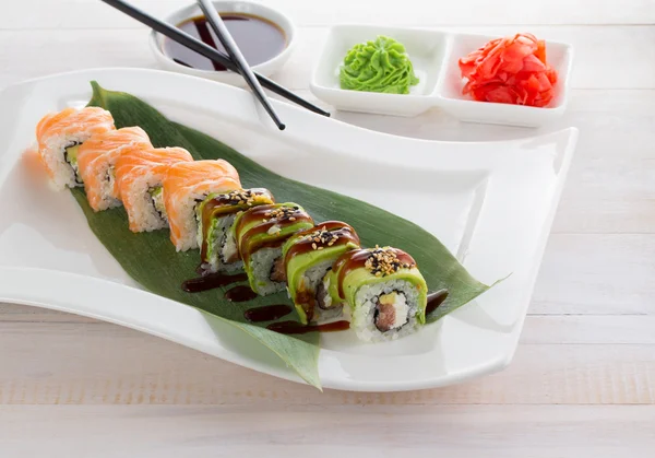 Cocina japonesa. Sushi. . — Foto de Stock