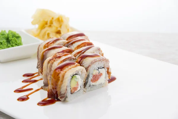Japanese cuisine. Sushi. — Stock Photo, Image