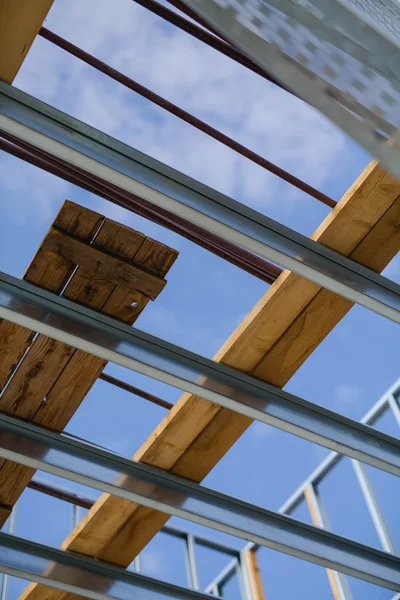 Hochbau über blauem Himmel — Stockfoto