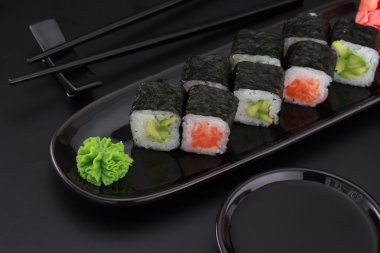Premium Kalite sushi siyah arka plan üzerinde