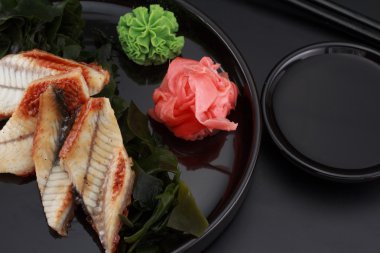 Premium Kalite sushi siyah arka plan üzerinde