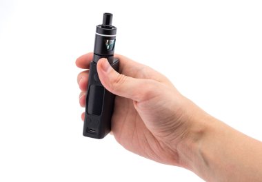 Beyaz arka plan üzerinde elektronik sigara