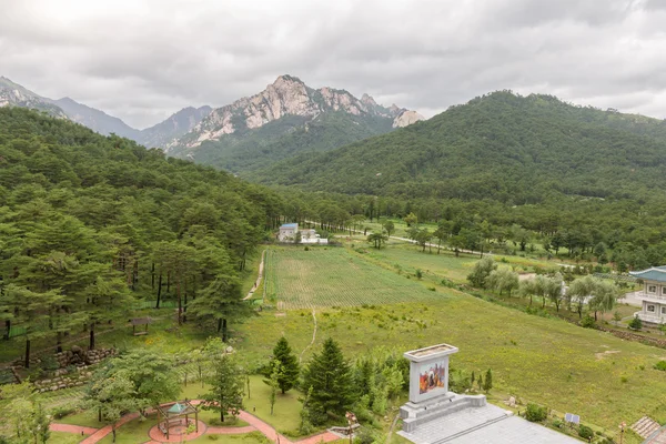 Het uitzicht vanaf het hotel Kumgang, Noord-Korea — Stockfoto