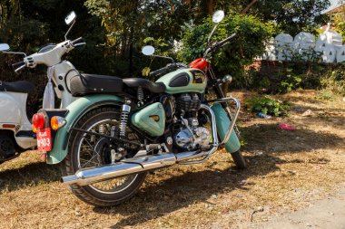 Royal Enfield klasik 350 motosiklet